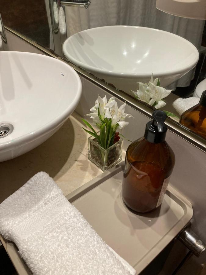 Monoambiente Super Amplio Y Comodo, Ideal Para Explorar La Ciudad ブエノスアイレス エクステリア 写真